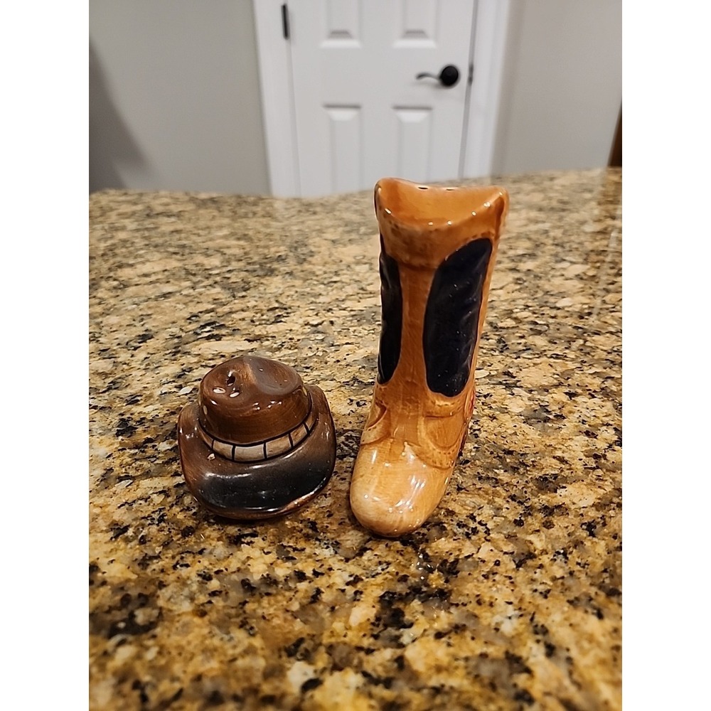 Salt‎ and pepper shakers country western style cowboy boot and hat